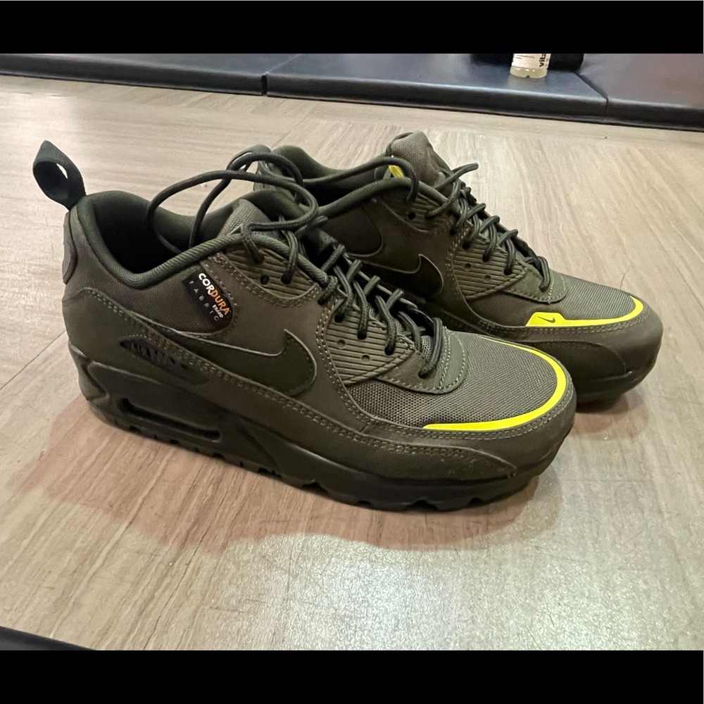 Nike AirMax & never once wore - Like new! Very well made, authentic Nike AirMax